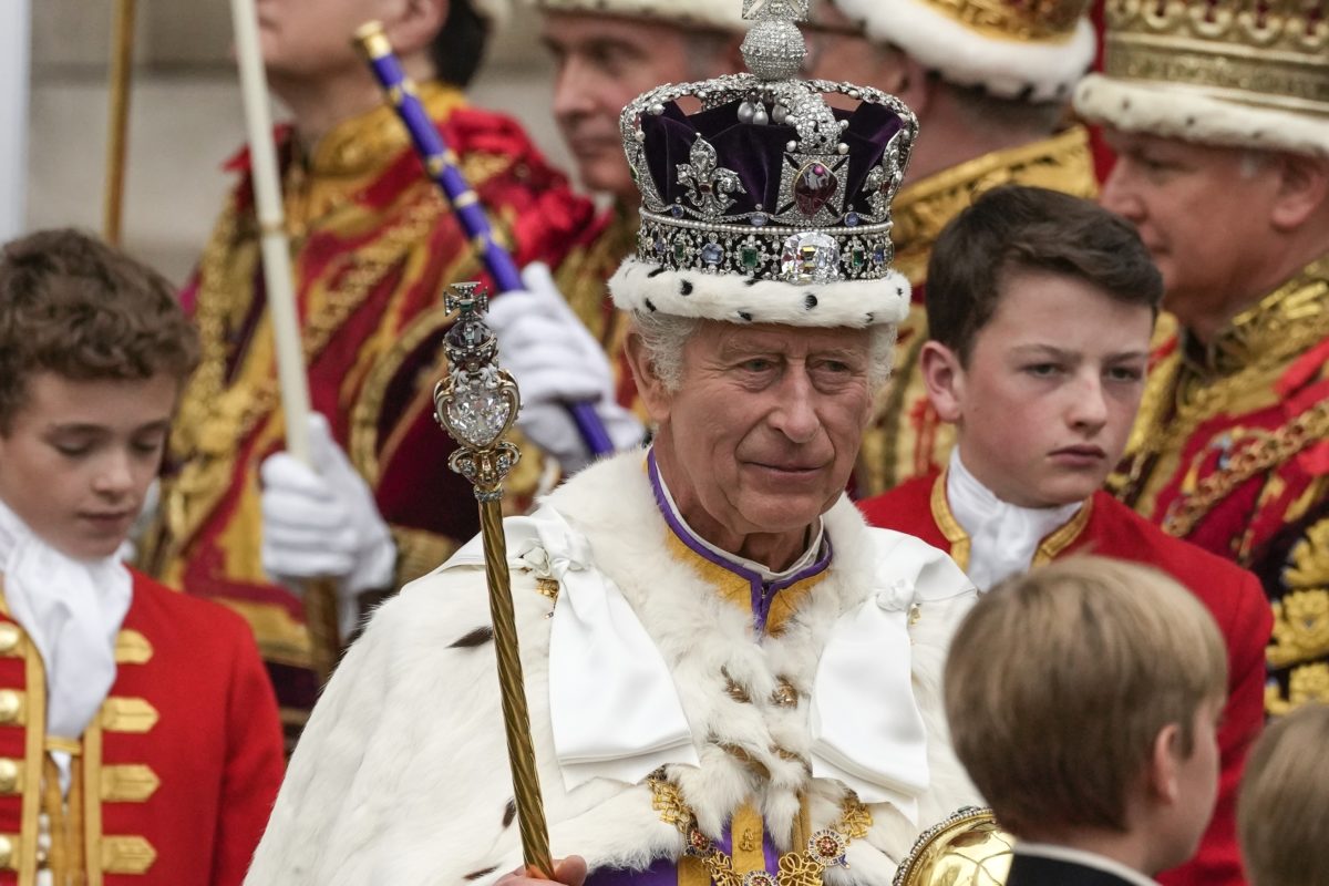 Kráľ Karol III., korunovácia