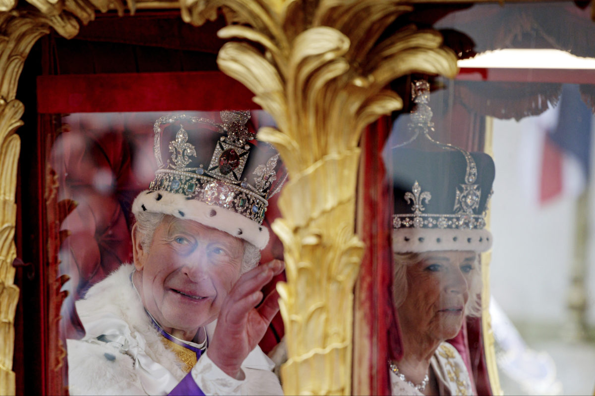Kráľ Karol III., korunovácia