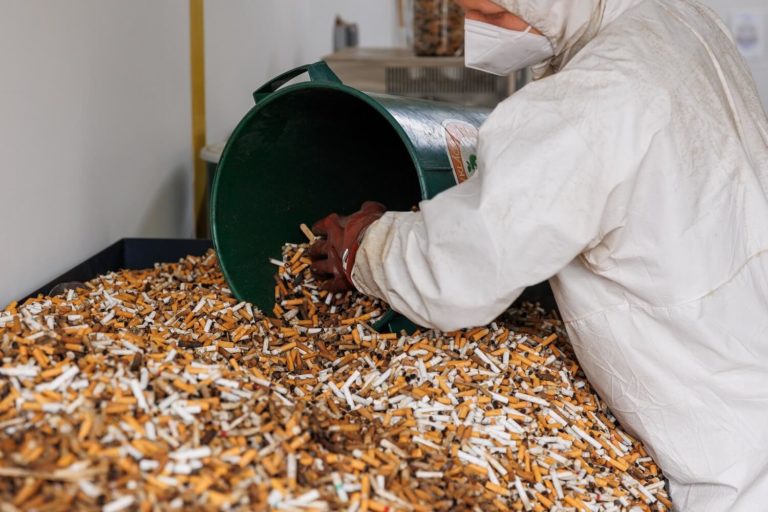 Cesta v Žiari nad Hronom z cigaretových ohorkov