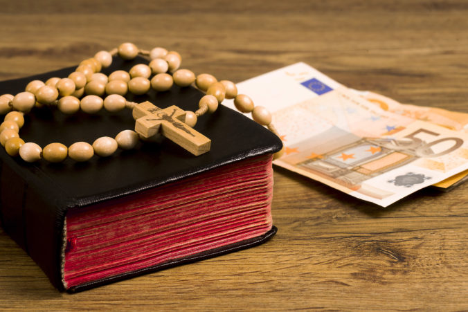 Peniaze, Biblia, ruženec, krádež, kostol