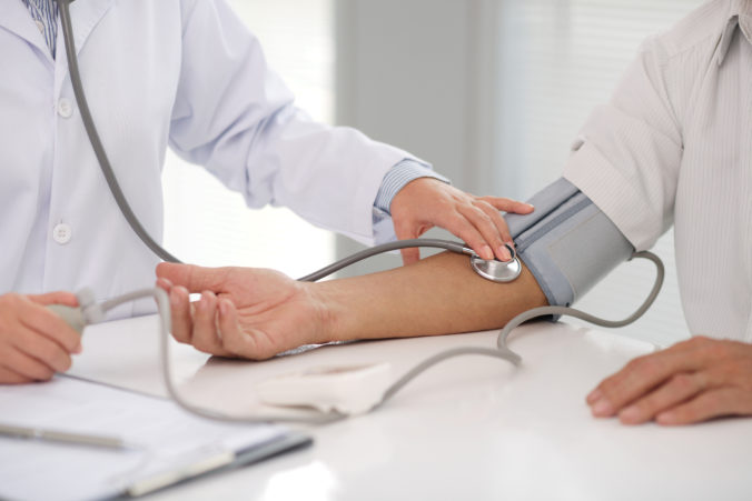 Hypertenzia, vysoký krvný tlak, meranie tlaku
