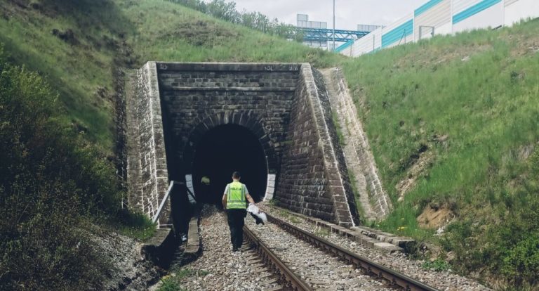 Kolajnice, vlak, Kačický tunel