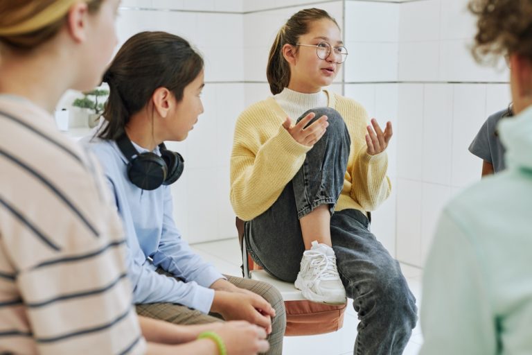 H3KNISA Známi influenceri a mladí ľudia hovoria študentom aby nefajčili.