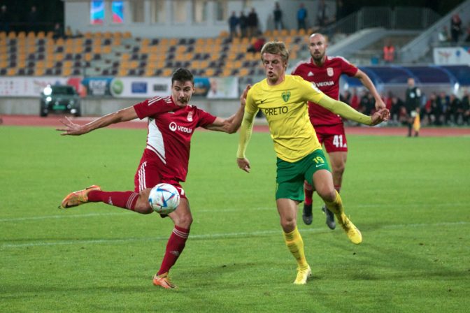 FUTBAL FL: Banská Bystrica - ilina