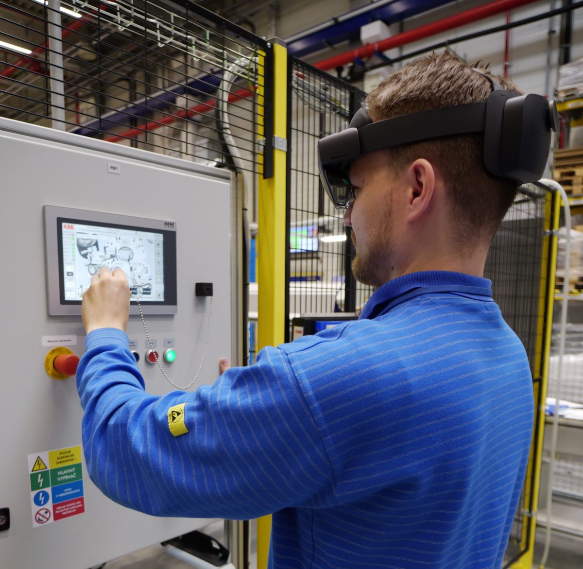 Vyuzitie hololens vo vyrobe.jpg
