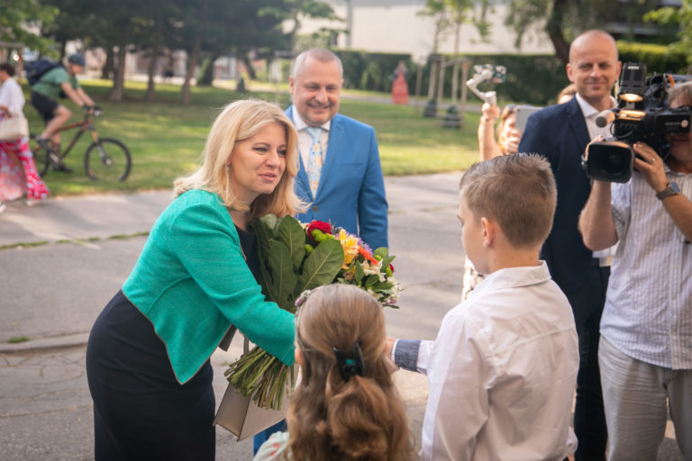 Zuzana Čaputová, vysvedčenia