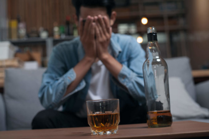 Vyše pol milióna Slovákov má vážny problém s alkoholom, ukázal prieskum