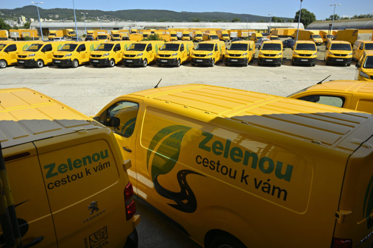 POŠTA: Nové elektromobily