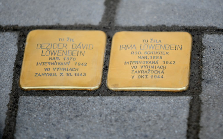 TRENČÍN: Osadenie kameňov zmiznutých Trenčanov