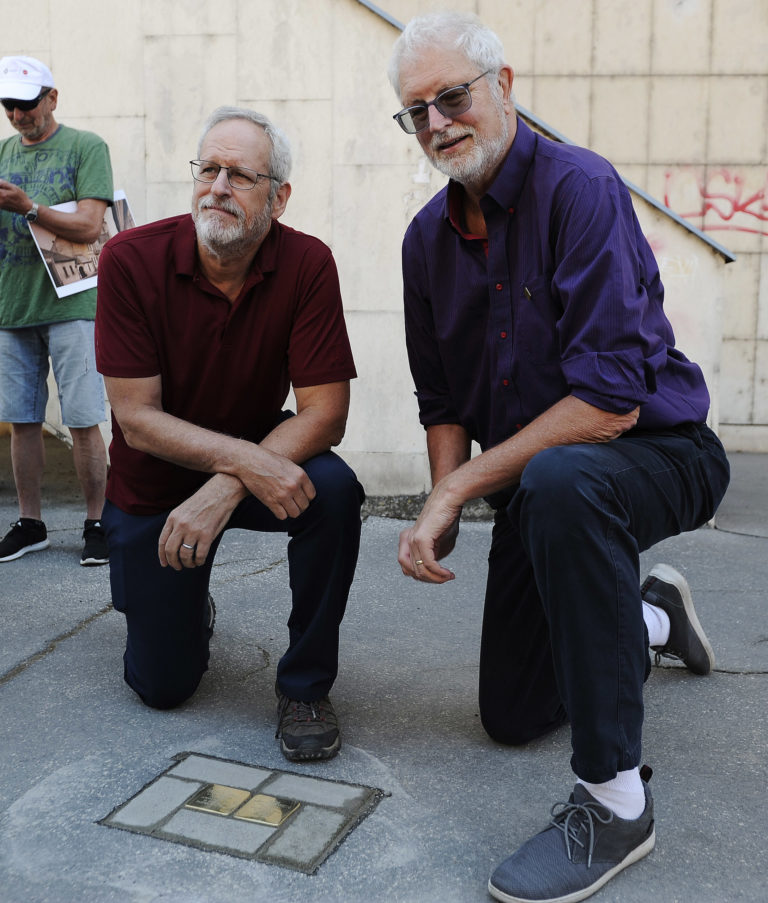 TRENČÍN: Osadenie kameňov zmiznutých Trenčanov