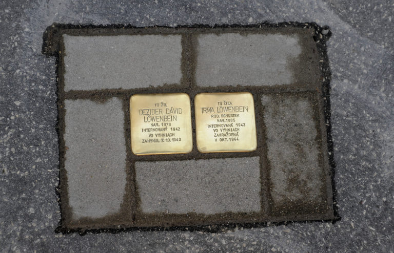 TRENČÍN: Osadenie kameňov zmiznutých Trenčanov