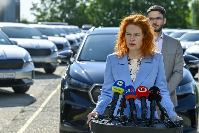 MV SR: Nové elektromobilné autá