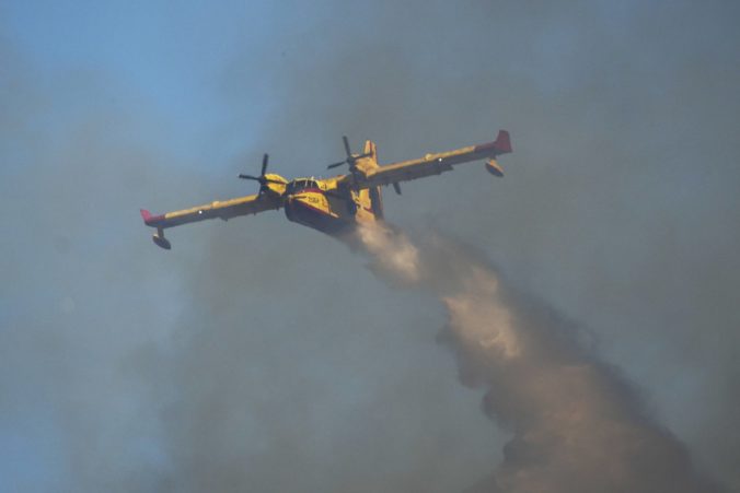 Eubója, havária lietadla, hasiči, lesné požiare, Grécko