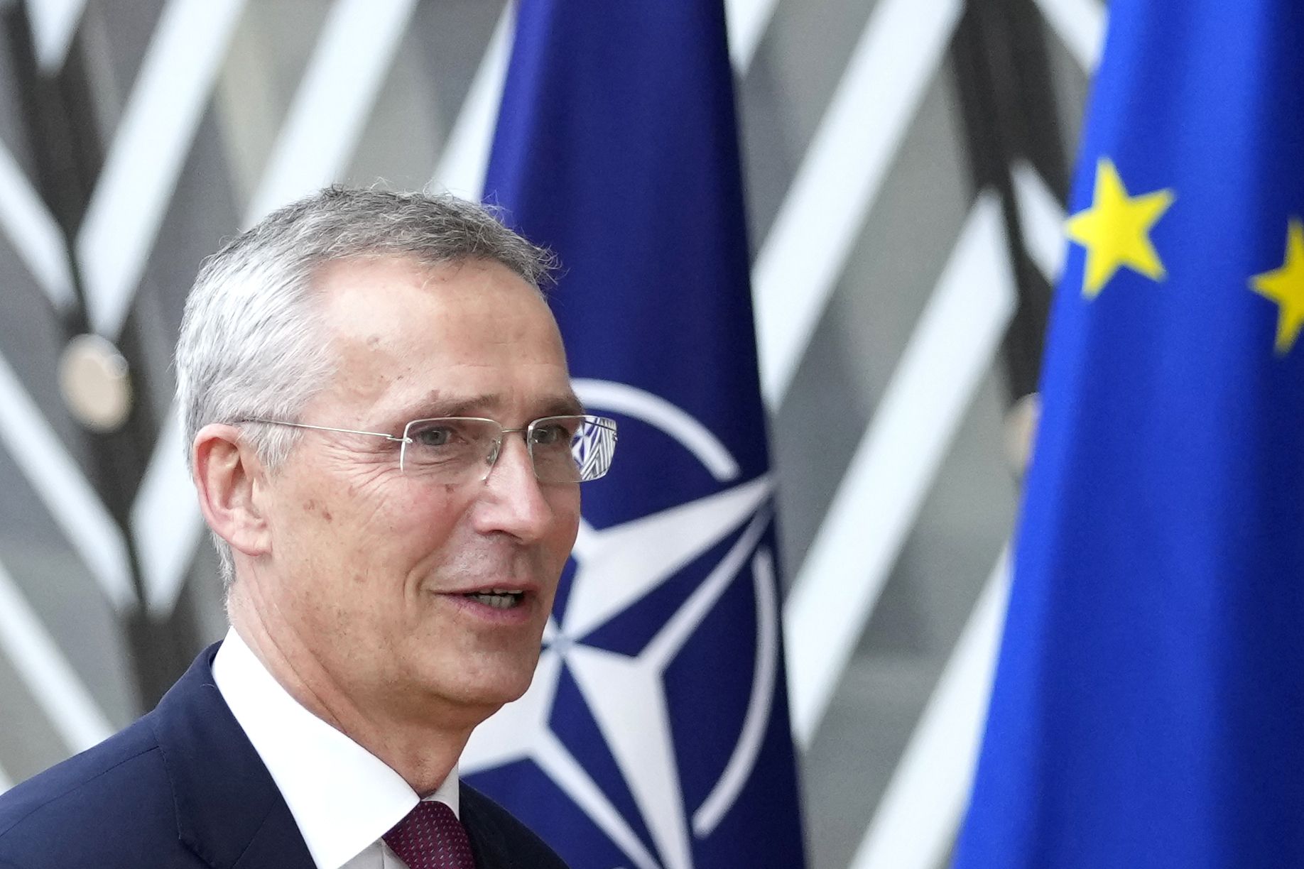 « Céder le territoire à la Russie aurait pu être un moyen pour Kiev de parvenir à la paix et de rejoindre l’alliance », déclare Stoltenberg