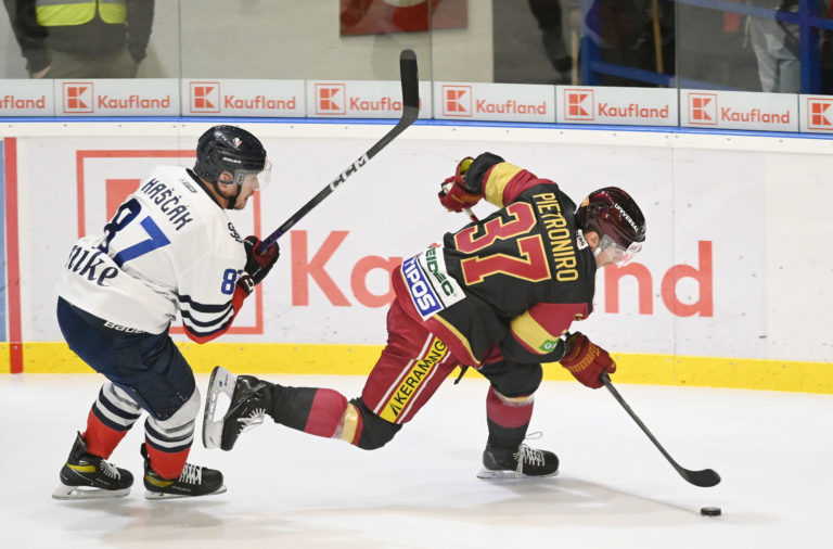 HOKEJ TE: Trenčín - Bratislava