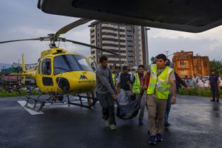 Nepál, pád vrtuľníka