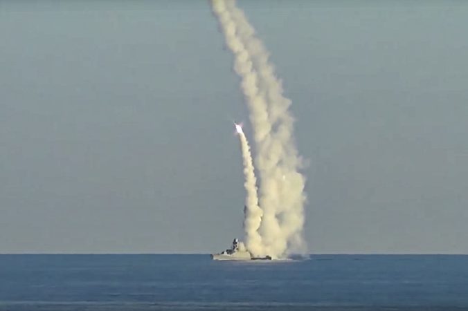 Rusko odpálilo strely Kalibr z ponorky v Čiernom mori.