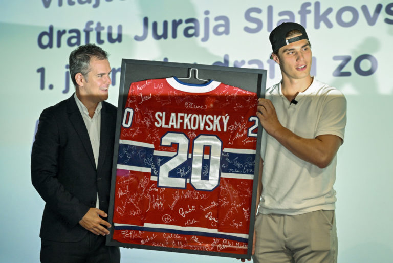 HOKEJ: Slafkovský - výročie draftu