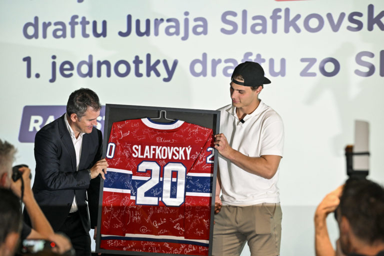 HOKEJ: Slafkovský - výročie draftu