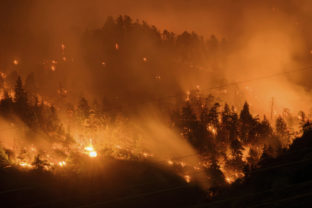 Lesný požiar vo Švajčiarsku.