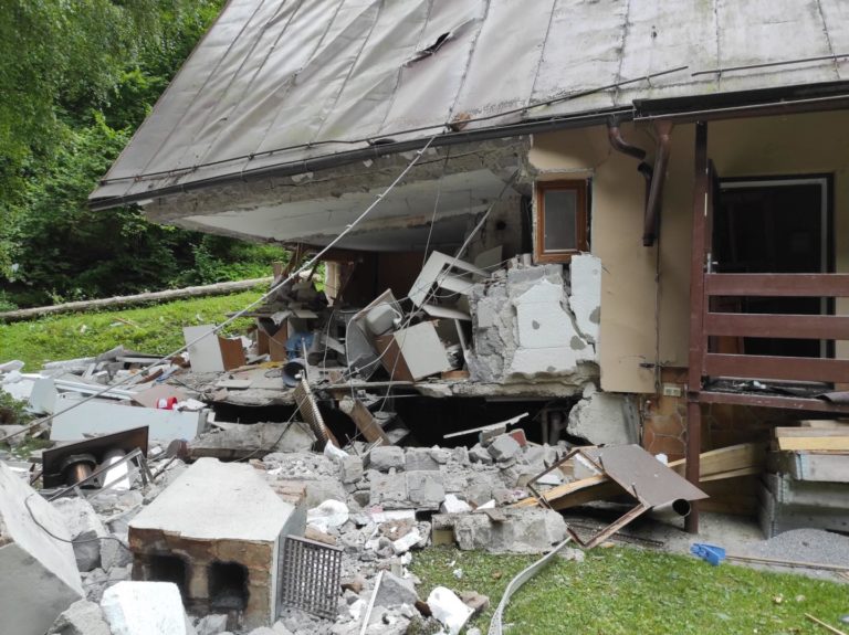 Výbuch plynového sporáku v chate