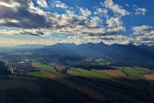 Let balónom ponad Poprad a okolité obce a lesy