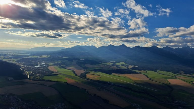 Let balónom ponad Poprad a okolité obce a lesy