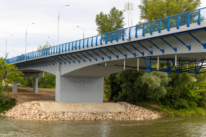 HLOHOVEC: Most po rekonštrukcii