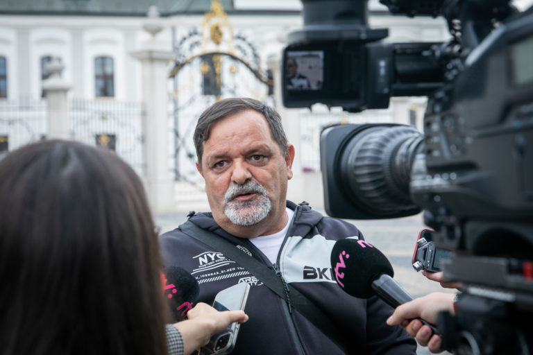 RASIZMUS: Billboardy Mariana Kotlebu pred voľbami