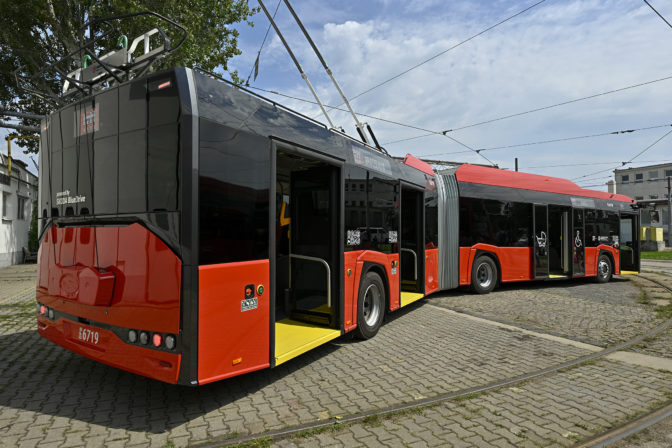 BRATISLAVA: Nová električka a trolejbus