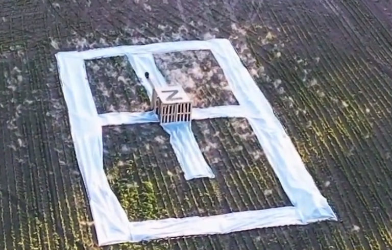 Kartonovy dron