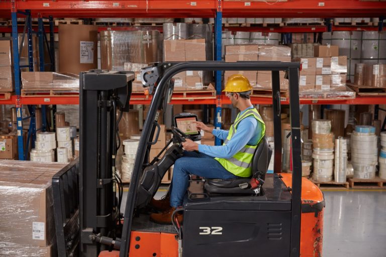 Warehouse photography application forklift et80 et85 7800x5201 p