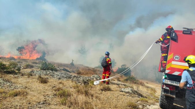 Lesný požiar, Grécko, hasiči