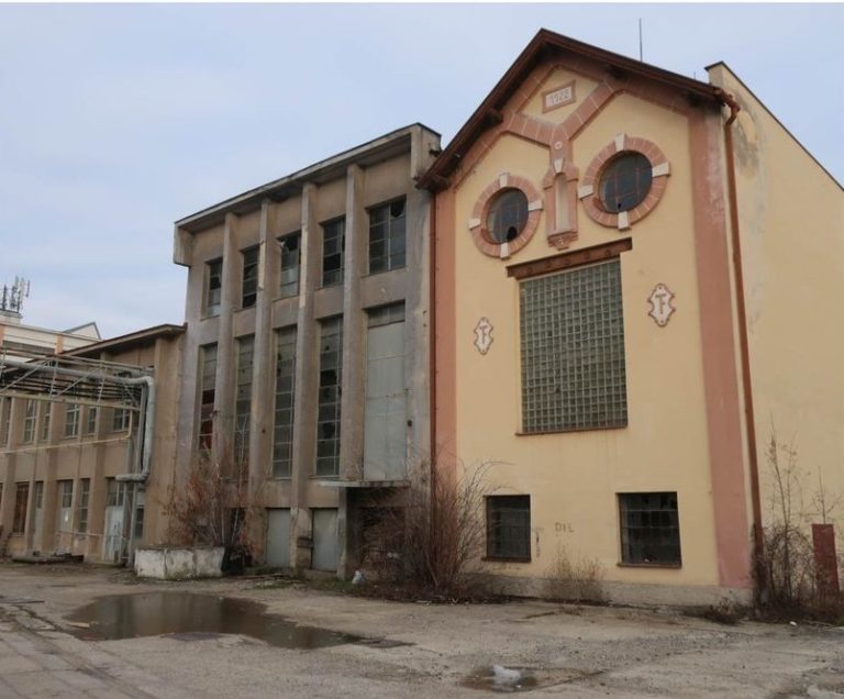 Zbúranie budovy, Trenčín