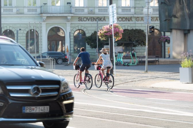 Nové cyklopruhy na Vajanského nábreží v Bratislave.