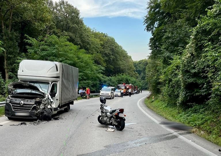 Zrážka motorkára, dodávka