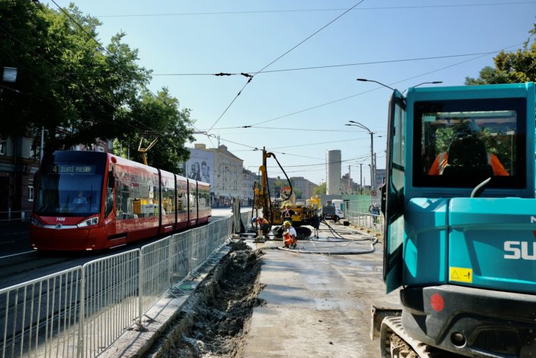 Práce na Vajnorskej ulici v Bratislave