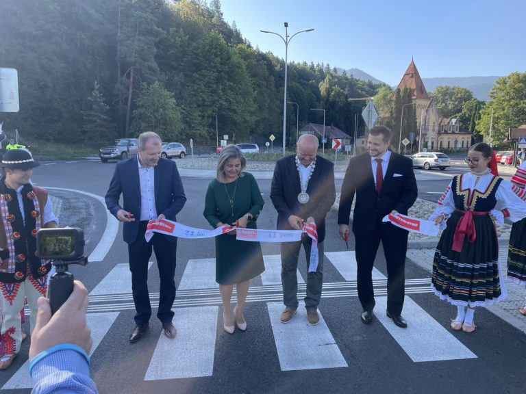 LIPTOVSKÝ HRÁDOK: Nová kruhová križovatka