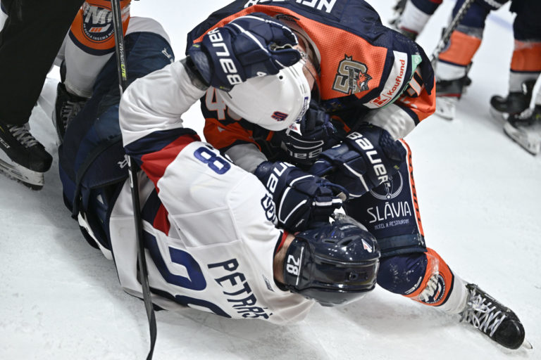 HOKEJ TE: Slovan - Michalovce
