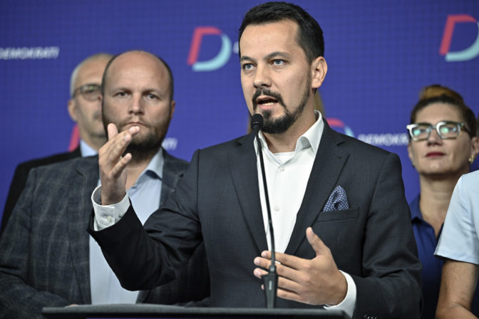 DEMOKRATI: Vyvrátenie manipulácií a klamstiev Róberta Fica