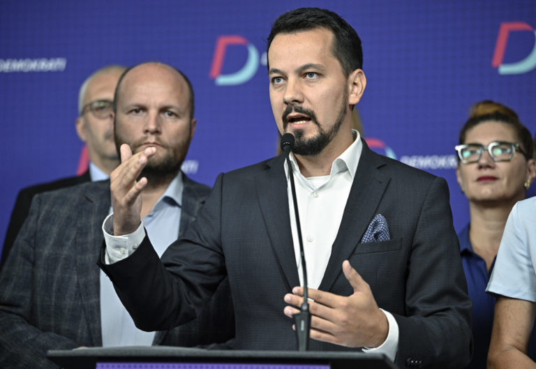 DEMOKRATI: Vyvrátenie manipulácií a klamstiev Róberta Fica