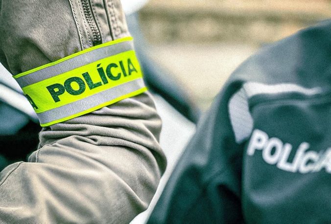 Polícia zasahovala v lučeneckom okrese, päťročnému chlapcovi namerali 2,5 promile