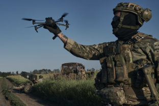 Bachmut, vojna, dron, ukrajinský vojak