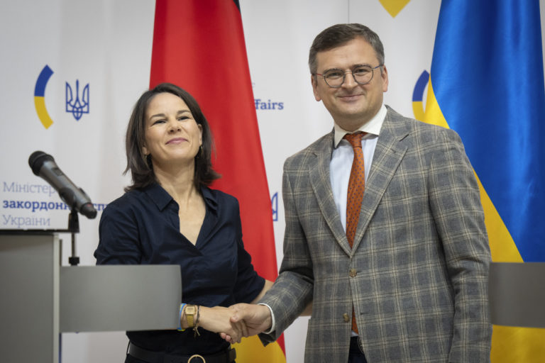 Annalena Baerbock, Dmytro Kuleba
