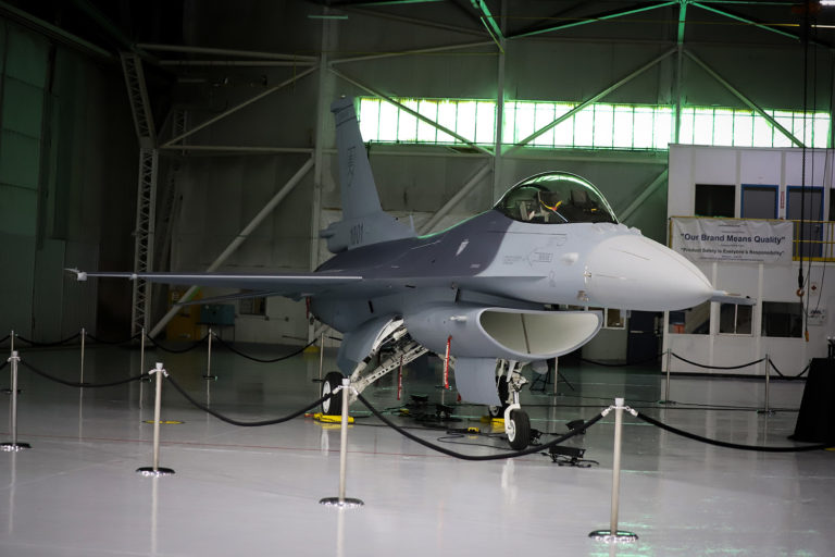 Prvá stíhačka F 16 pre Slovensko