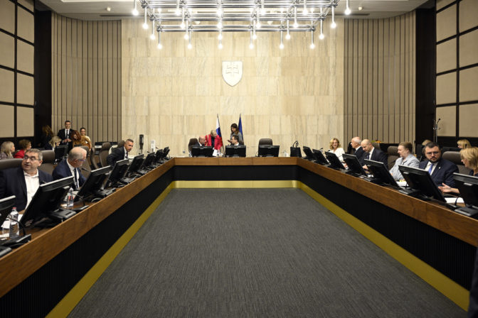 VLÁDA: Rokovanie 18. schôdze