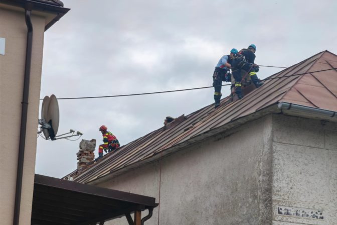 HASIČI: Následky zemetrasenia v obci Černina