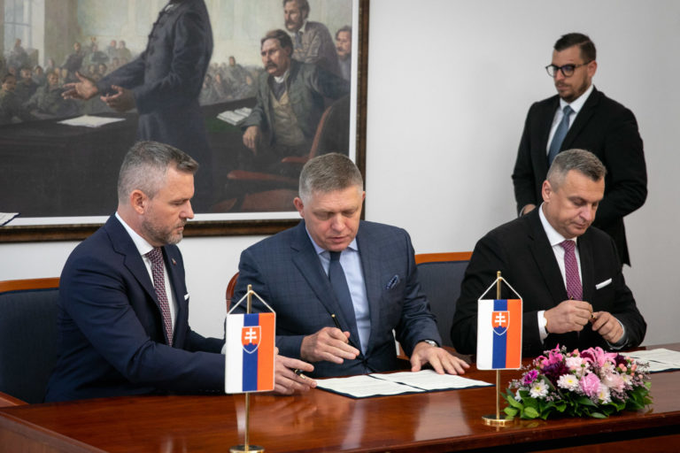 MEMORANDUM: Podpis medzi stranami Smer, Hlas a SNS
