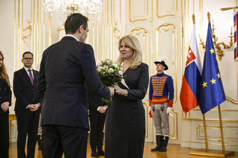 PREZIDENT: Prijatie odchádzajúcej vlády odborníkov