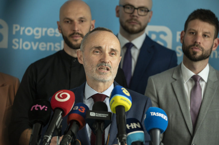 PS: Výzva novej vláde k problémom na Slovensku